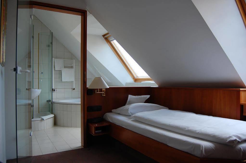 Hotel Kubler Stars Karlsruhe Esterno foto