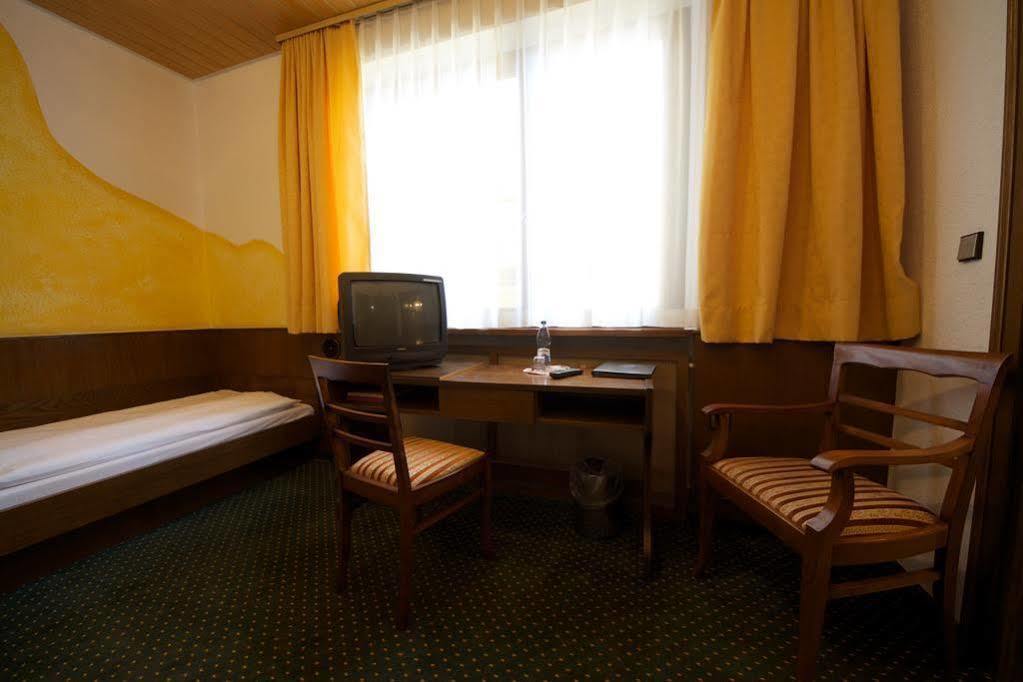Hotel Kubler Stars Karlsruhe Esterno foto