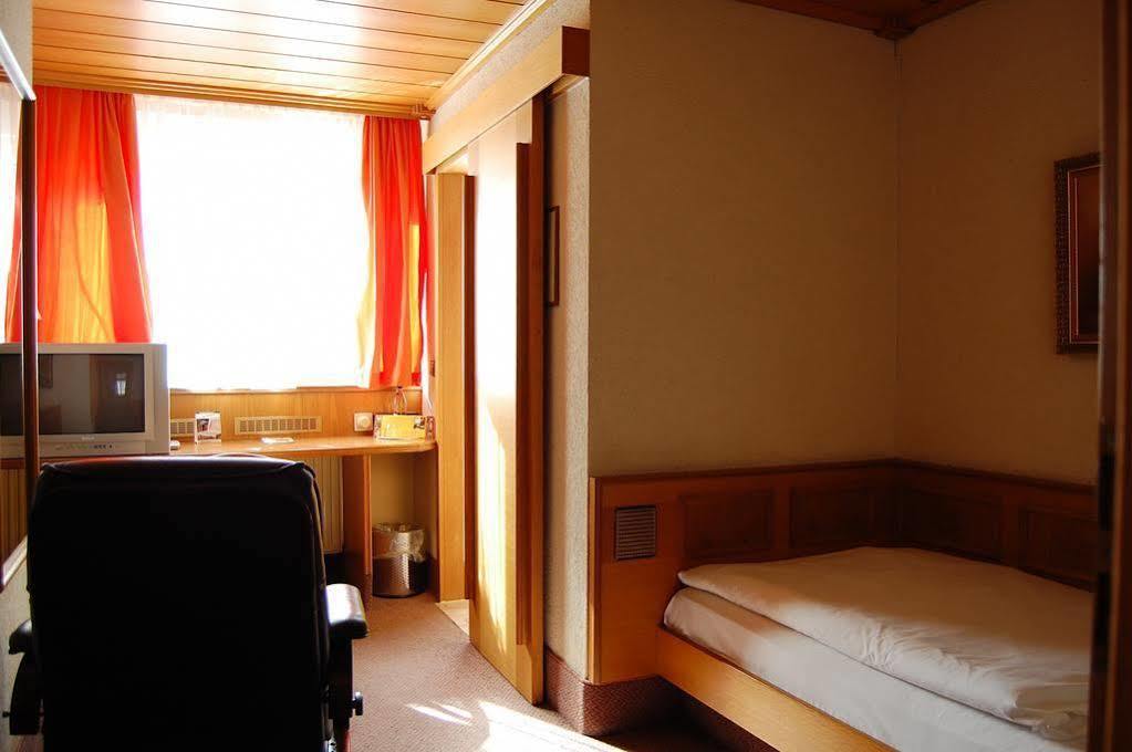 Hotel Kubler Stars Karlsruhe Esterno foto