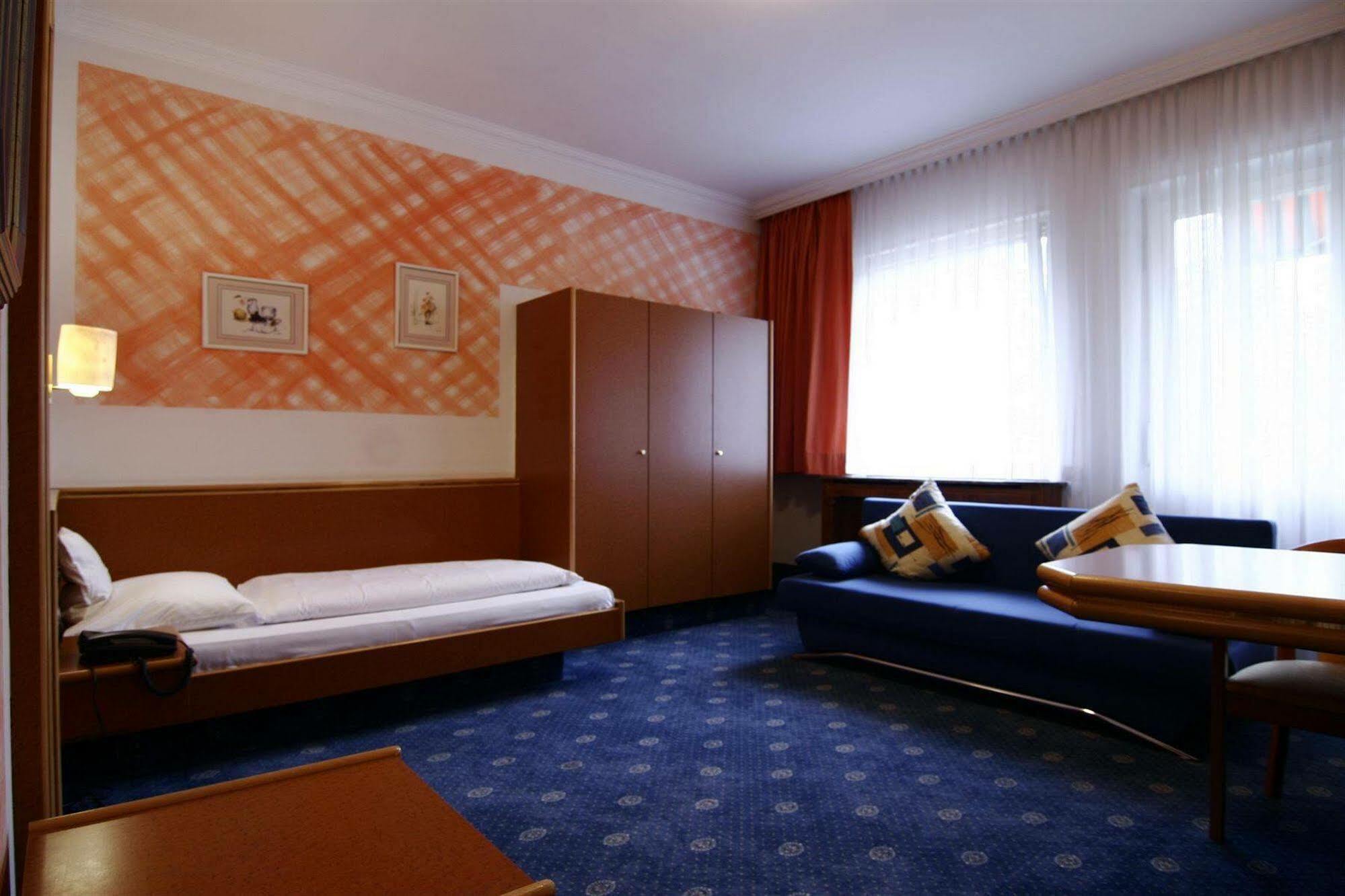 Hotel Kubler Stars Karlsruhe Esterno foto